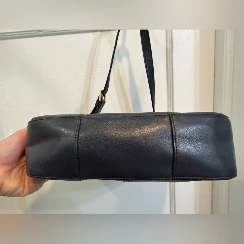 Elegant Navy Leather Shoulder Bag - Picture 9 of 15